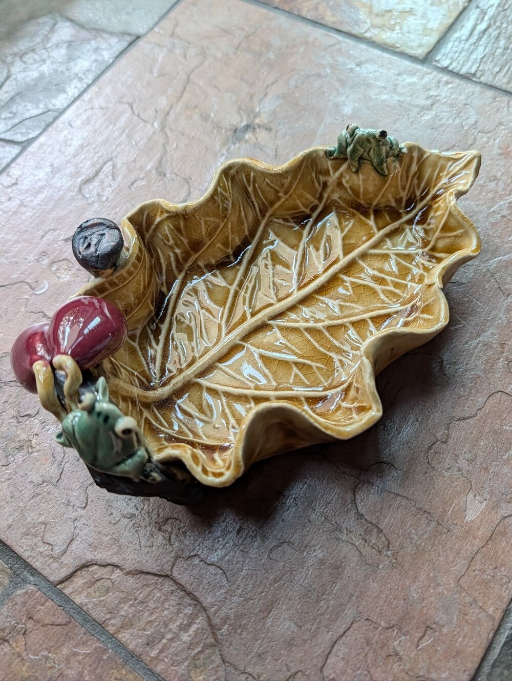 HANDMADE POTTERY frogs on a leaf bowl dish